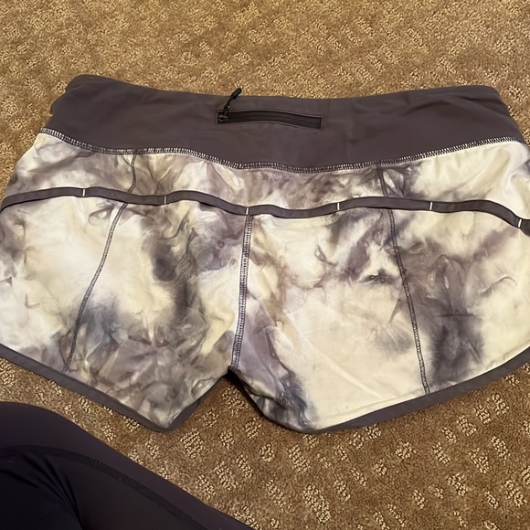 Lululemon shorts- size 8 - Picture 2 of 4